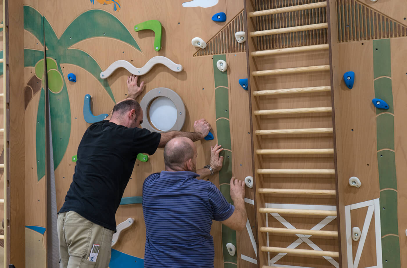 befestigung-der-kletterwand-module